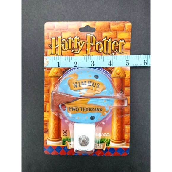 Vintage Harry Potter Nimbus 2000 Enesco Night Light Wall Auto Sensor 889237 New - Picture 6 of 6
